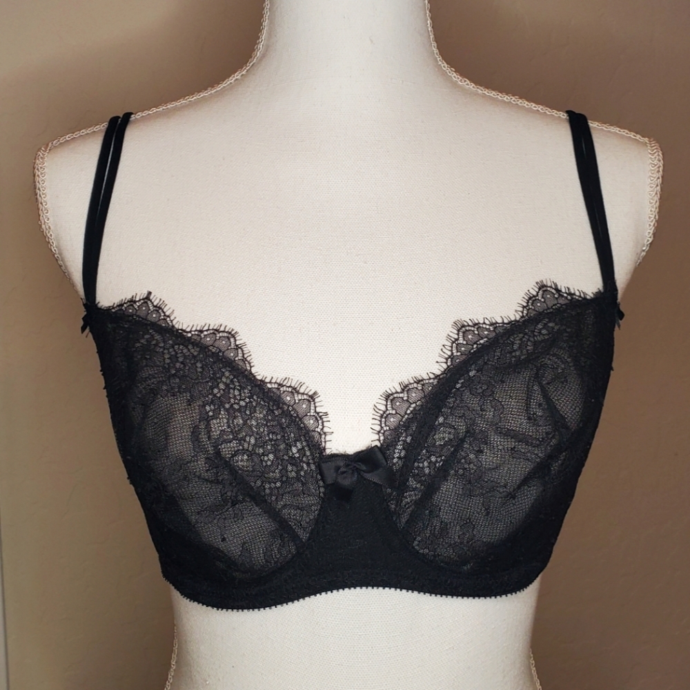 ‼️SOLD‼️Victoria's Secret Black Lace Lightly Lined Bra